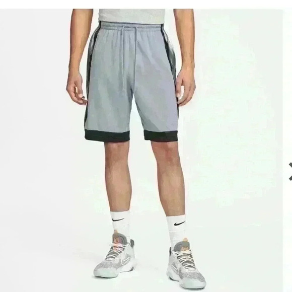 Nike Men's Dri-Fit Elite Basketball Shorts. Size medium - Picture 3 of 10